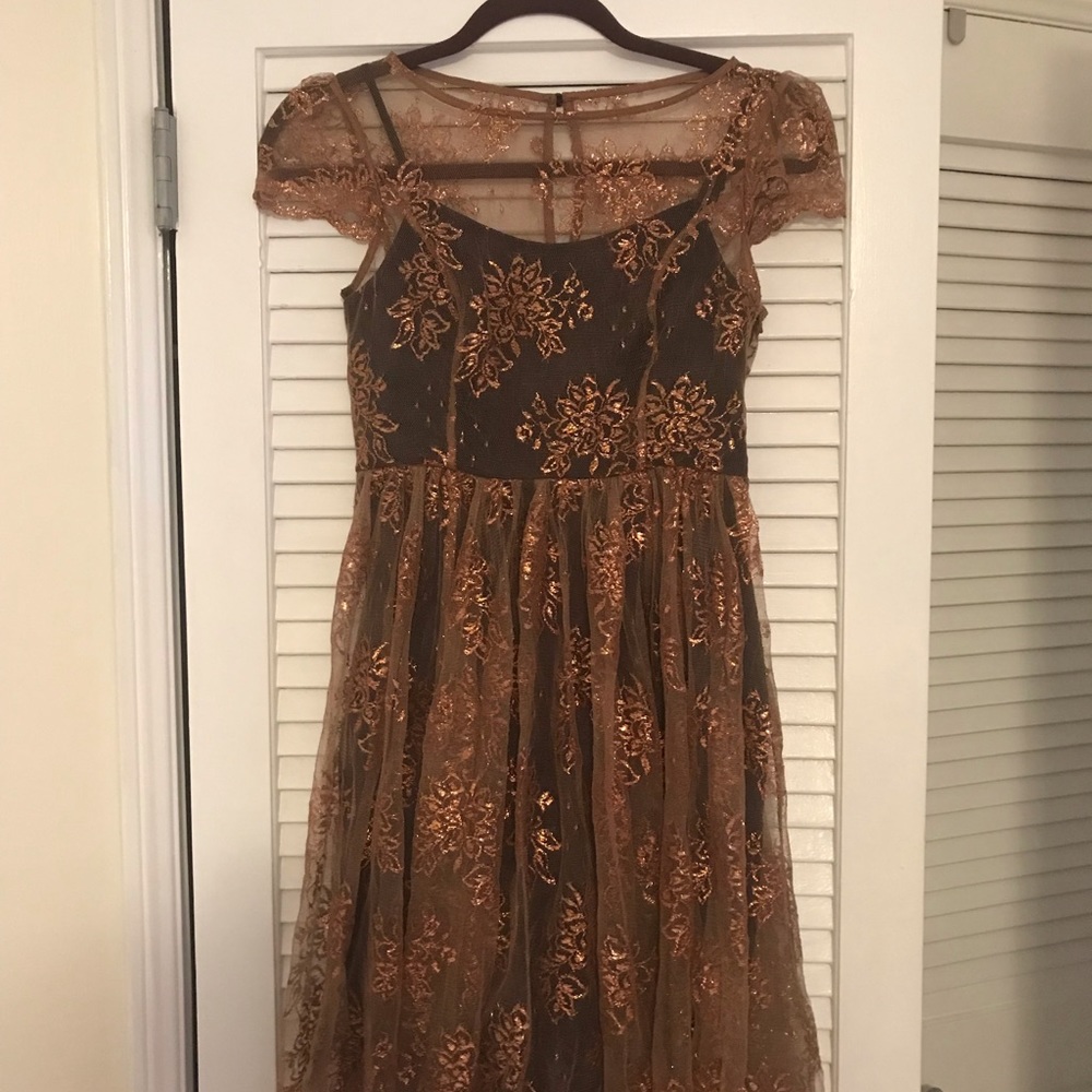 MOULINETTE SOEURS Golden floral dress with lining and belt
